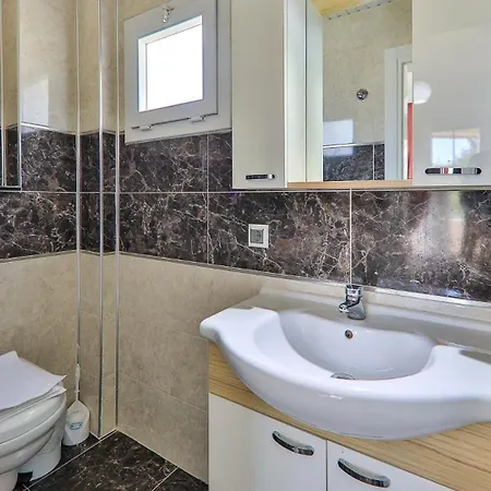 Villa 5 Bedroom - 6773 *